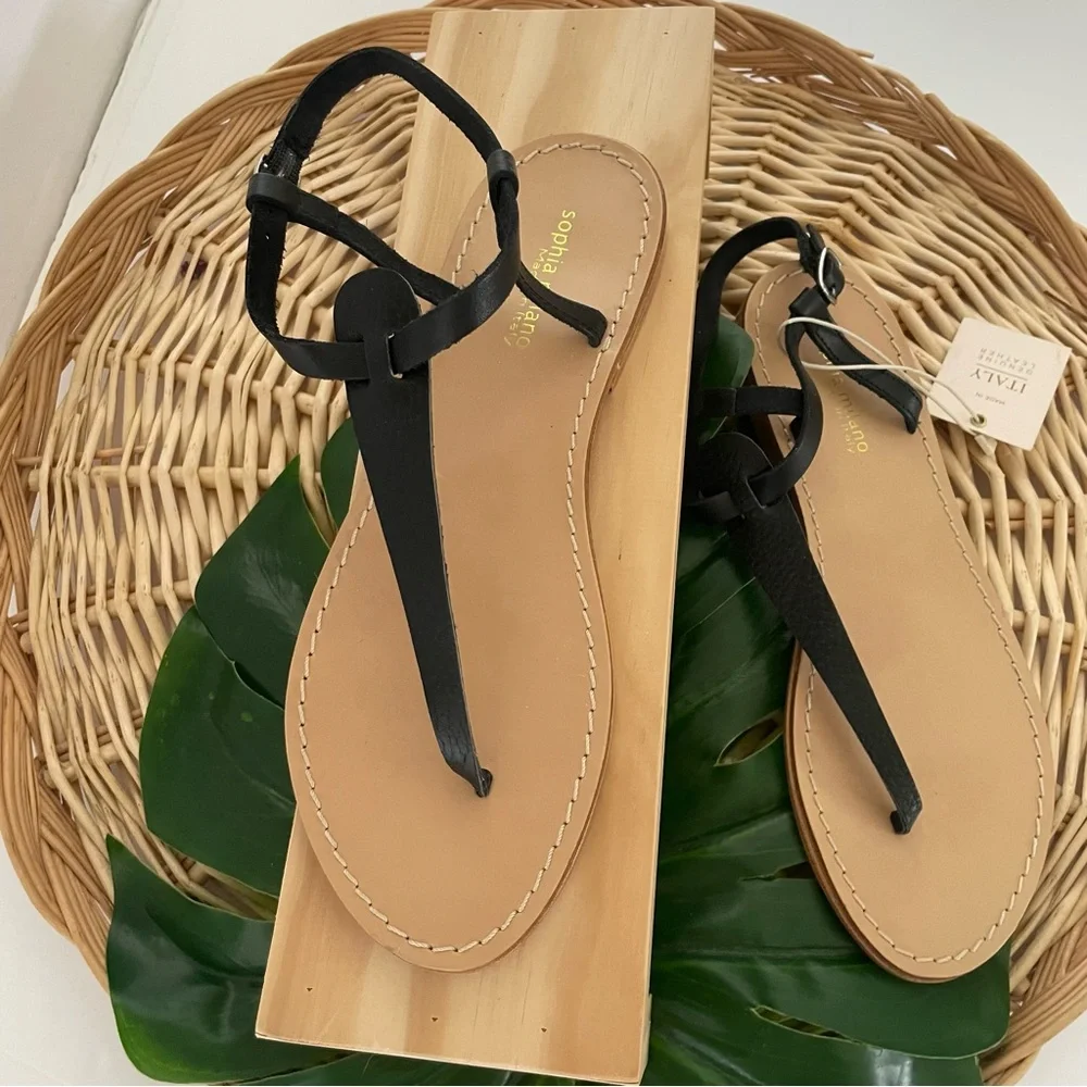 Sophia Milano Made in Italy Black leather uppers thong sandals NWT Size 8